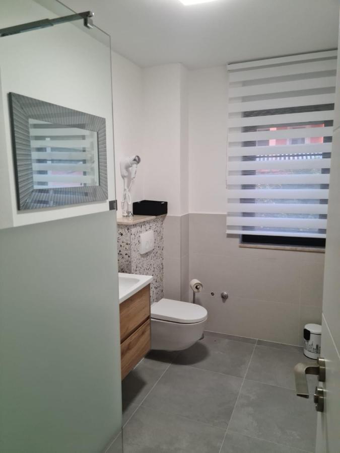 Appartments Akrapovic Vrsi Esterno foto