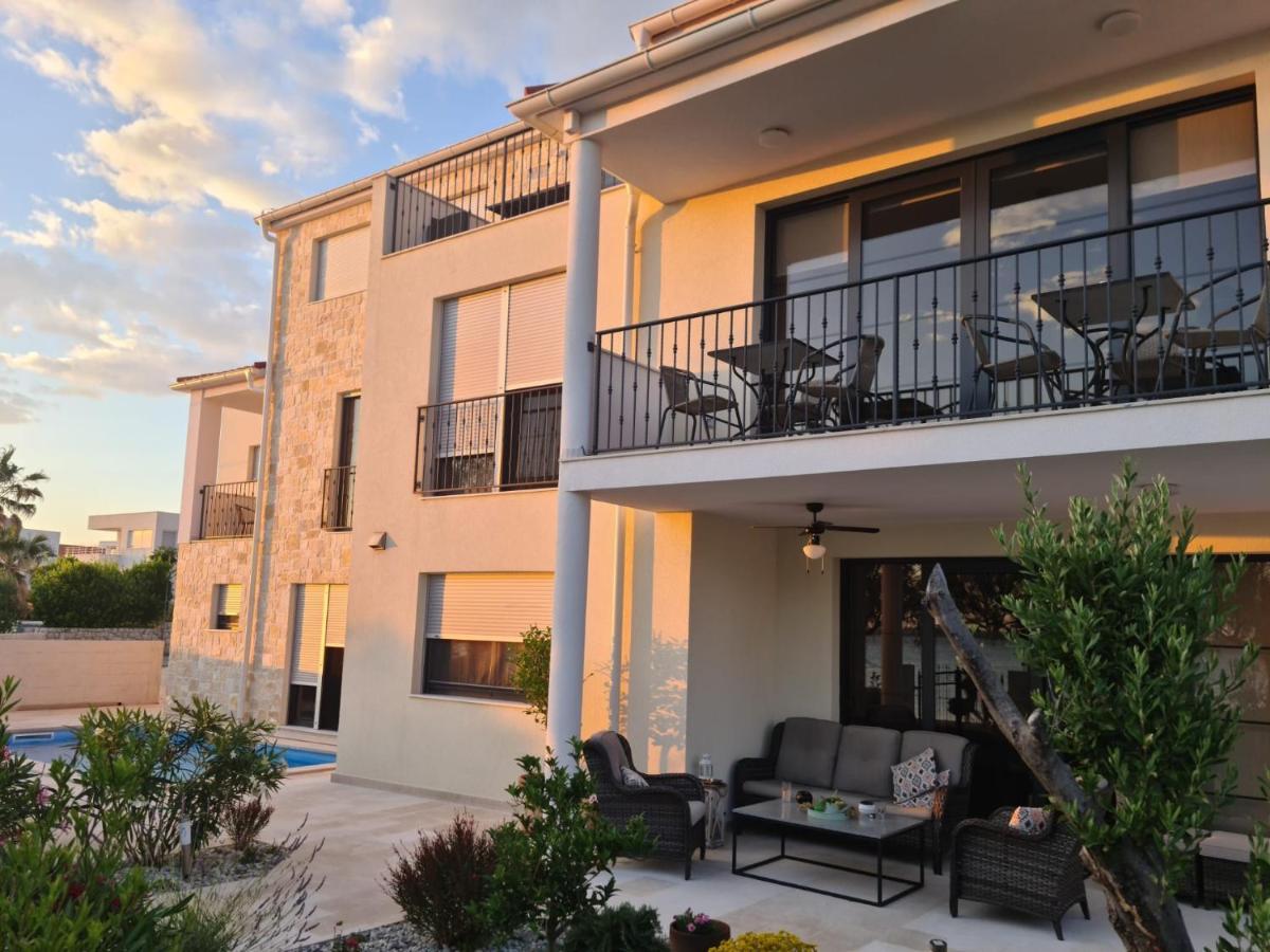 Appartments Akrapovic Vrsi Esterno foto