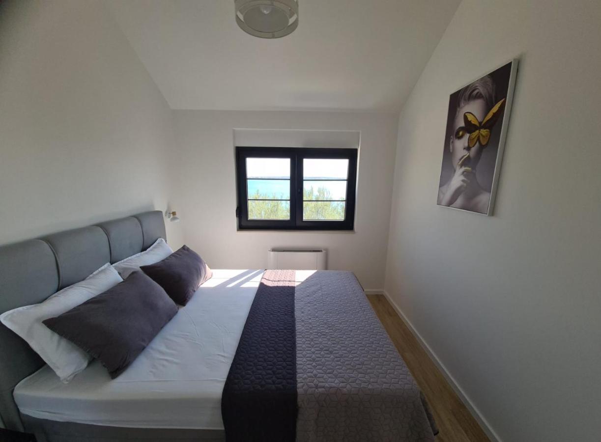 Appartments Akrapovic Vrsi Esterno foto