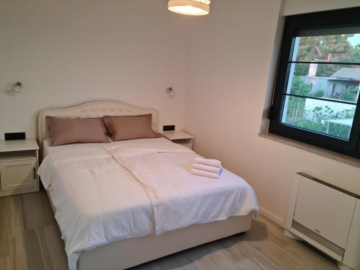 Appartments Akrapovic Vrsi Esterno foto
