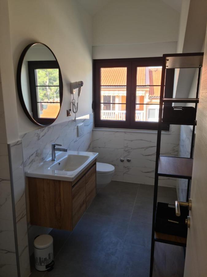 Appartments Akrapovic Vrsi Esterno foto
