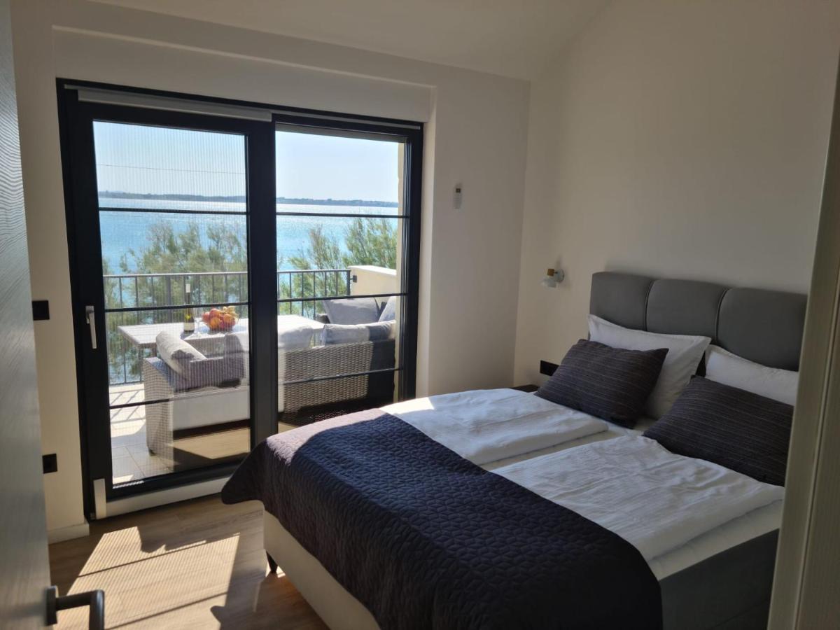 Appartments Akrapovic Vrsi Esterno foto
